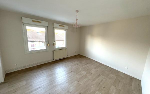 Appartement à louer    1 pièce •  Uckange