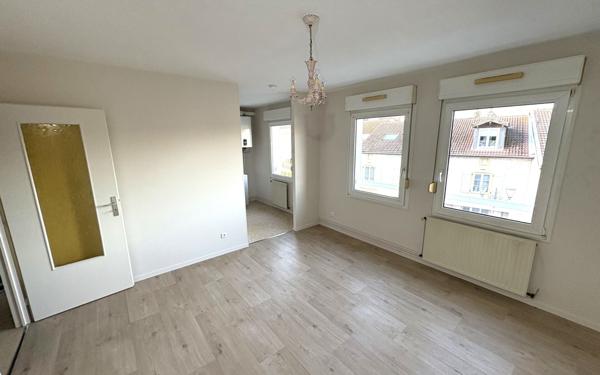 Appartement à louer    1 pièce •  Uckange