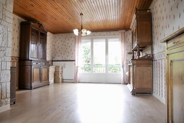 PAVILLON SUR SOUS SOL AVEC JARDIN