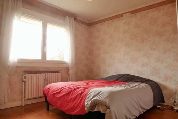 PAVILLON SUR SOUS SOL AVEC JARDIN