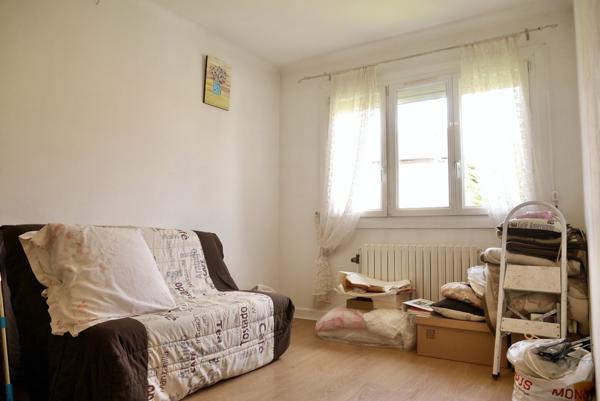 PAVILLON SUR SOUS SOL AVEC JARDIN