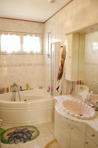 PAVILLON SUR SOUS SOL AVEC JARDIN