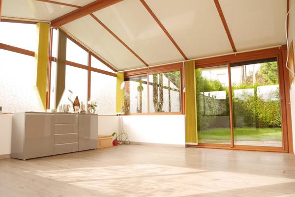 PAVILLON SUR SOUS SOL AVEC JARDIN