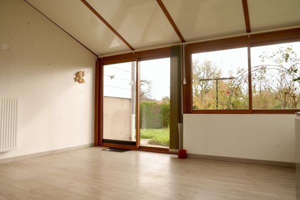 PAVILLON SUR SOUS SOL AVEC JARDIN