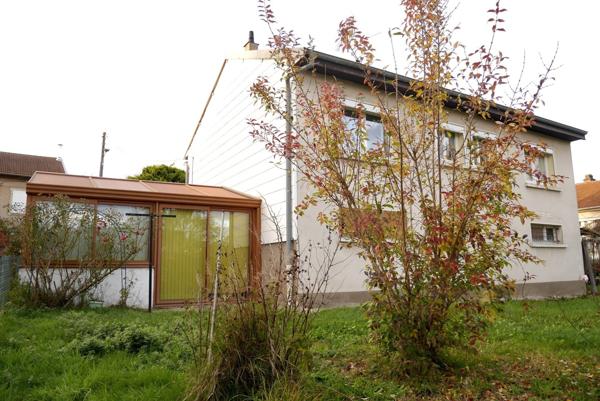PAVILLON SUR SOUS SOL AVEC JARDIN