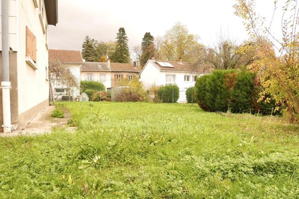 PAVILLON SUR SOUS SOL AVEC JARDIN