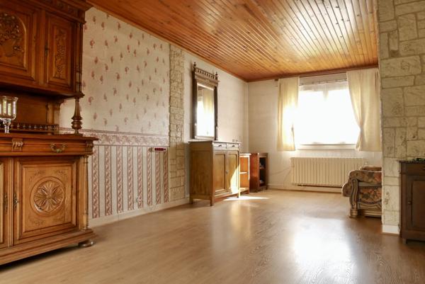 PAVILLON SUR SOUS SOL AVEC JARDIN