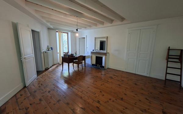 Maison à vendre    7 pièces • 303 m2 Renage