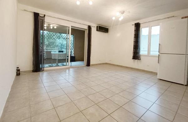 Appartement Saint Chamas 2 pièce(s) + TERRASSE ET STATIONNEMENT