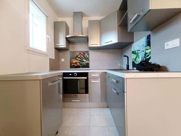 Appartement Saint Chamas 2 pièce(s) + TERRASSE ET STATIONNEMENT