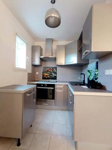 Appartement Saint Chamas 2 pièce(s) + TERRASSE ET STATIONNEMENT