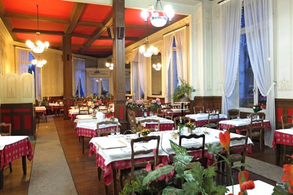 Immeuble ancien hôtel à vendre PLOMBIERES LES BAINS (88) de 3500m² sur quatre niveaux.