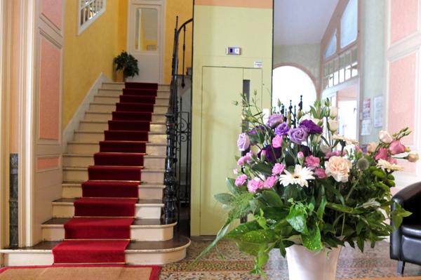 Immeuble ancien hôtel à vendre PLOMBIERES LES BAINS (88) de 3500m² sur quatre niveaux.