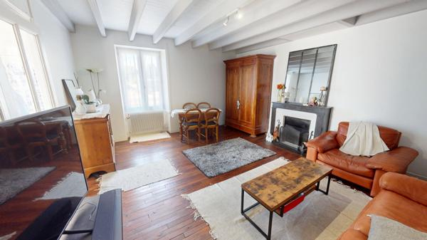 GRANDE MAISON DES ANNEES 50 EN PIERRES