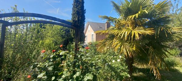 GRANDE MAISON DES ANNEES 50 EN PIERRES