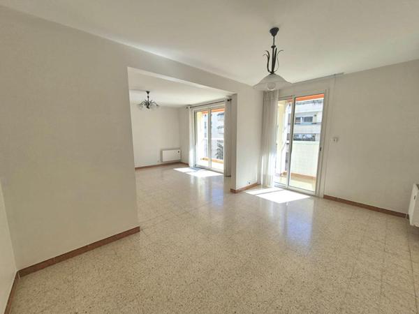Appartement Marseille 4 pièce(s) 97 m2 avec extérieur