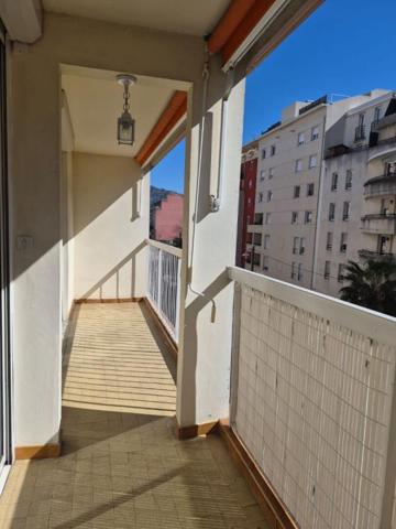 Appartement Marseille 4 pièce(s) 97 m2 avec extérieur