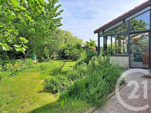 Maison à vendre  6 pièces - 176 m 2   GENAS  - 69