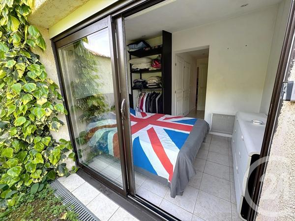 Maison à vendre  6 pièces - 176 m 2   GENAS  - 69