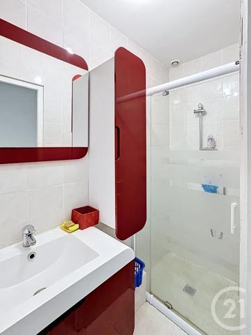 Maison à vendre  6 pièces - 176 m 2   GENAS  - 69