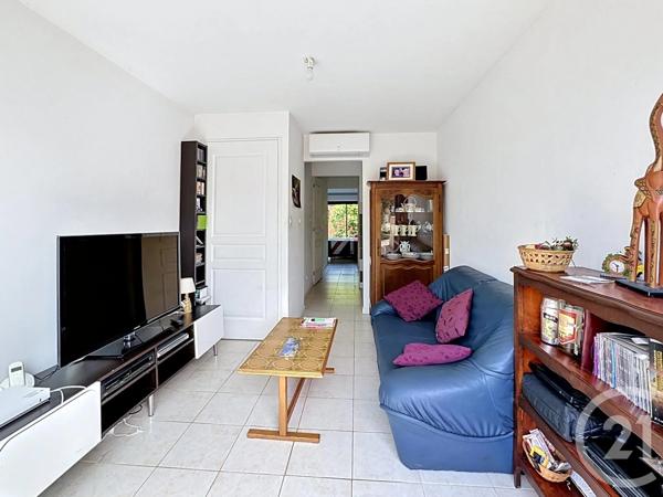 Maison à vendre  6 pièces - 176 m 2   GENAS  - 69