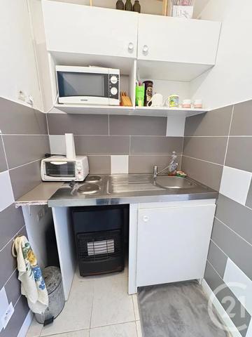 Maison à vendre  6 pièces - 176 m 2   GENAS  - 69