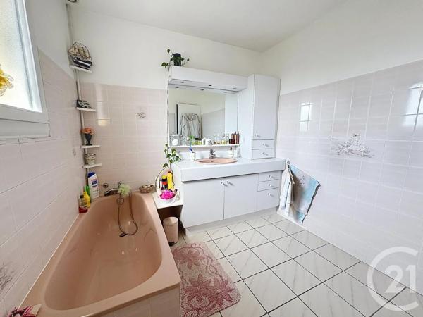 Maison à vendre  6 pièces - 176 m 2   GENAS  - 69