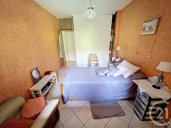 Maison à vendre  6 pièces - 176 m 2   GENAS  - 69