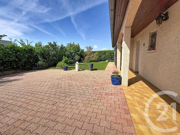 Maison à vendre  6 pièces - 176 m 2   GENAS  - 69