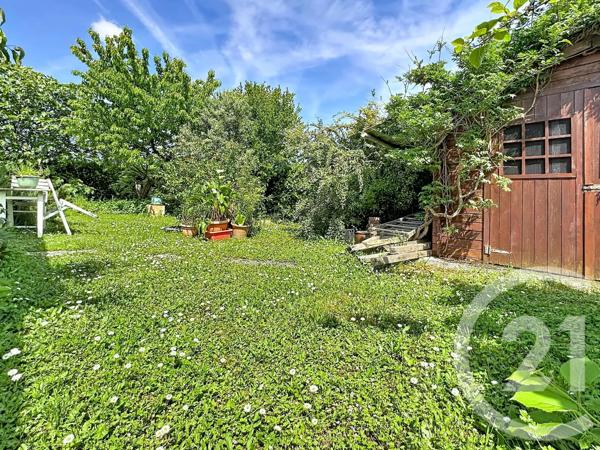 Maison à vendre  6 pièces - 176 m 2   GENAS  - 69