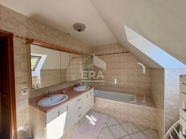 Maison Les Clayes Sous Bois 6 pièce(s) 136 m2, jardin, s/sol