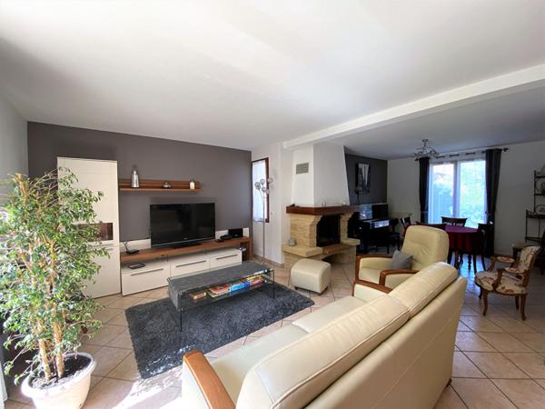 Maison Les Clayes Sous Bois 6 pièce(s) 136 m2, jardin, s/sol