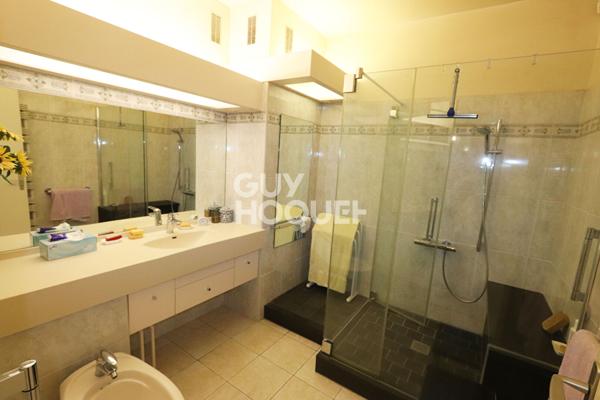 TOURS 8 MINUTES DES HALLES A PIED