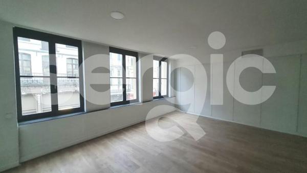 Location Bureau 44 59500 Douai 17 1841 01 0007