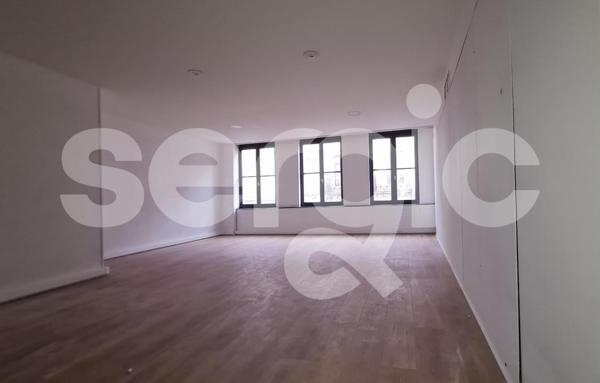 Location Bureau 44 59500 Douai 17 1841 01 0007