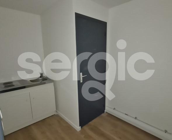 Location Bureau 44 59500 Douai 17 1841 01 0007