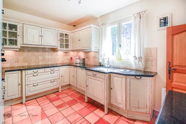 Propriété Provençale avec Vue Imprenable, Piscine et Dépendance à Rognes, 20kms d'Aix-en-Provence