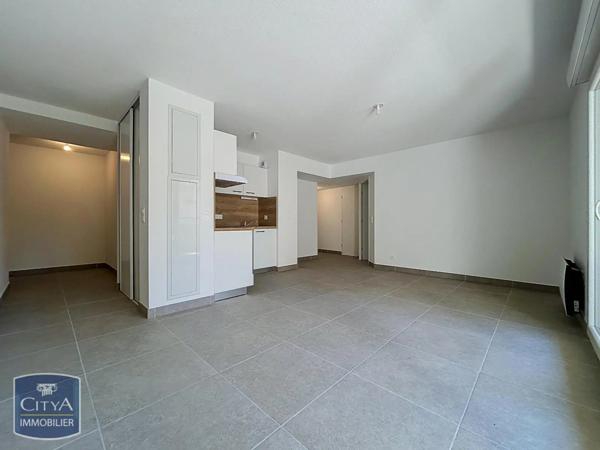 Appartement à louer 3 pièces 65.93m² Nîmes (30900)