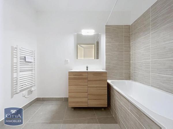 Appartement à louer 3 pièces 65.93m² Nîmes (30900)