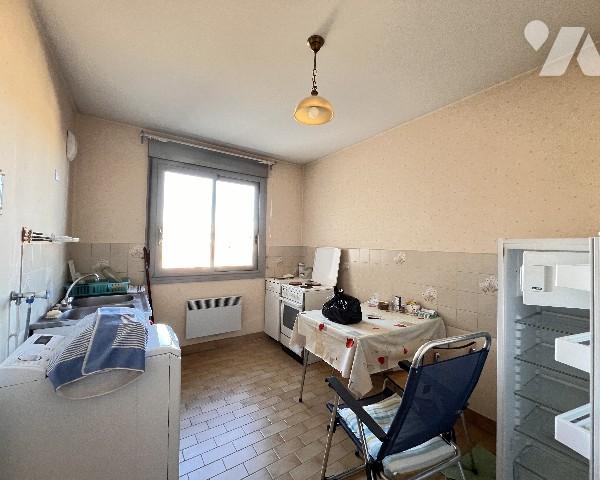Proche place Valmy, T3 avec garage et balcon de 71,15 m² dans résidence de standing de 1981.