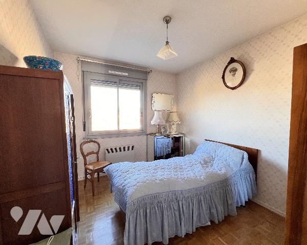 Proche place Valmy, T3 avec garage et balcon de 71,15 m² dans résidence de standing de 1981.