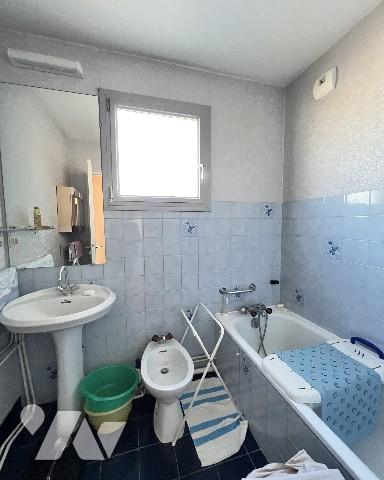 Proche place Valmy, T3 avec garage et balcon de 71,15 m² dans résidence de standing de 1981.
