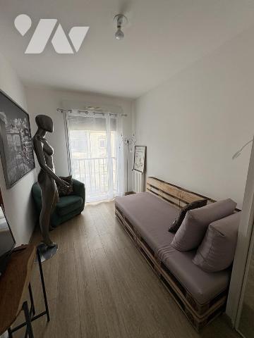 Appartement Type trois avec deux  chambres ,  balcon , un garage en sous-sol 