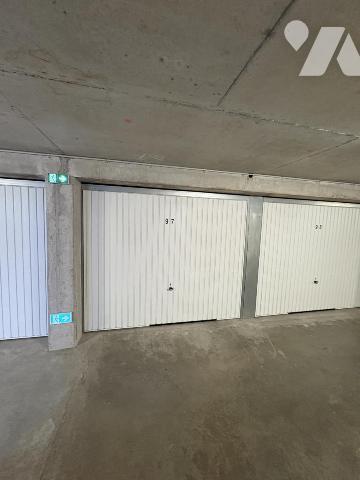 Appartement Type trois avec deux  chambres ,  balcon , un garage en sous-sol 