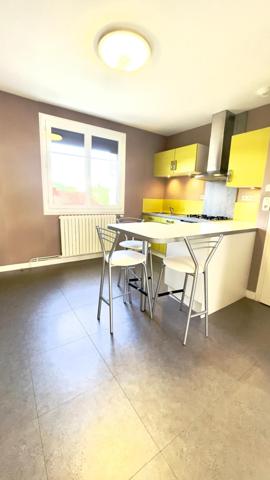 Proche du POLE SANTE