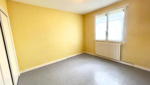 Proche du POLE SANTE