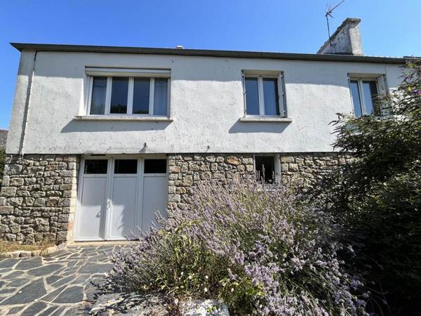 Maison à louer 900 € CC St-Pol-de-Léon 4 p 106 m² DPE E