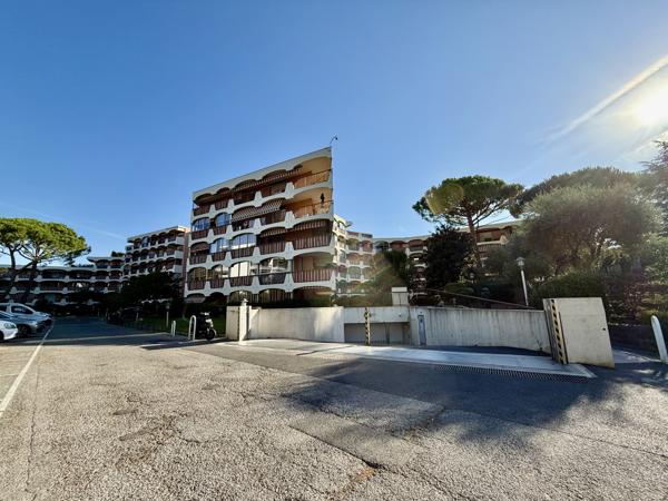 Mandelieu-la-Napoule (06210) Exclusivité à vendre – Place de parking extérieur – Mandelieu-la-Napoule (Capitou)
