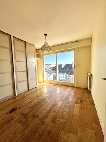 Centre ville Appartement 2 chambres avec garage à VENDRE