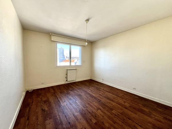 Centre ville Appartement 2 chambres avec garage à VENDRE